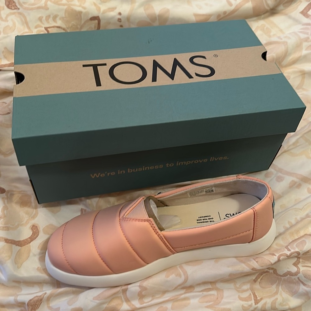NIB Pink Toms
